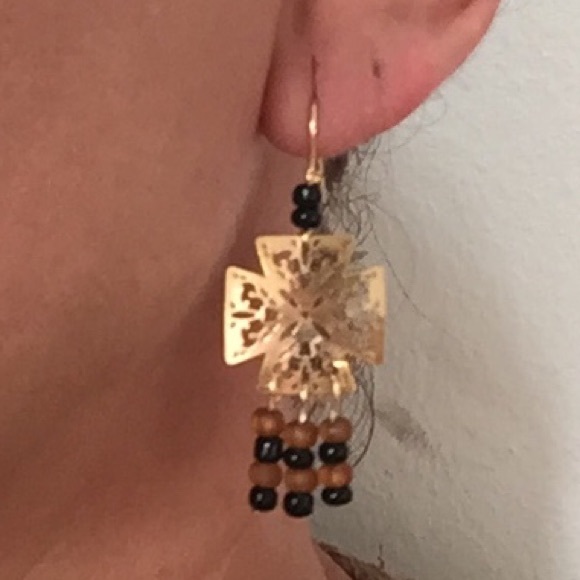 18K GOLD FILLED Chandelier Earrings- CROSS DESIGN WITH STONES. - Picture 2 of 4